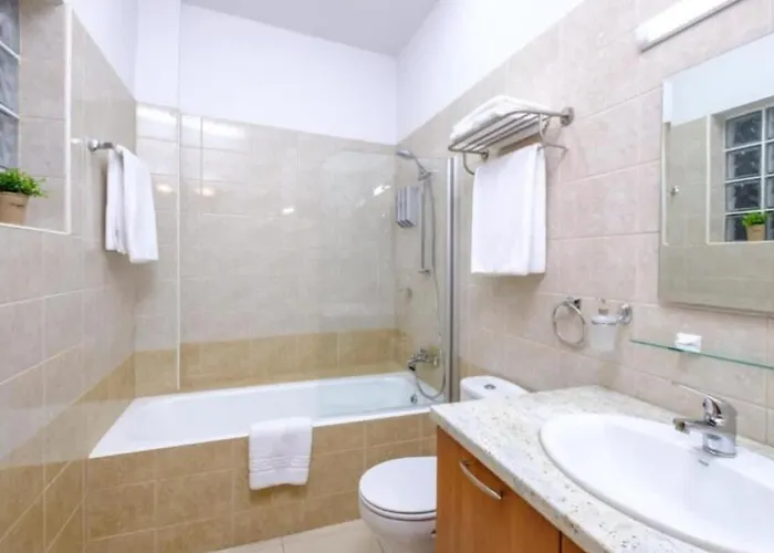 The Catherine דירה לרנקה