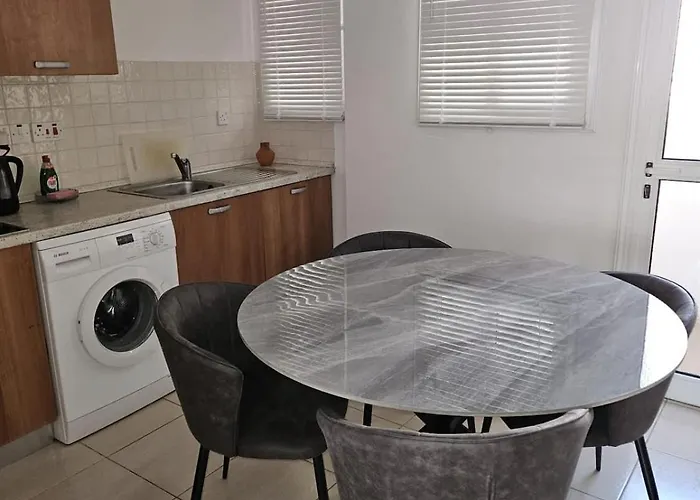 The Catherine דירה לרנקה